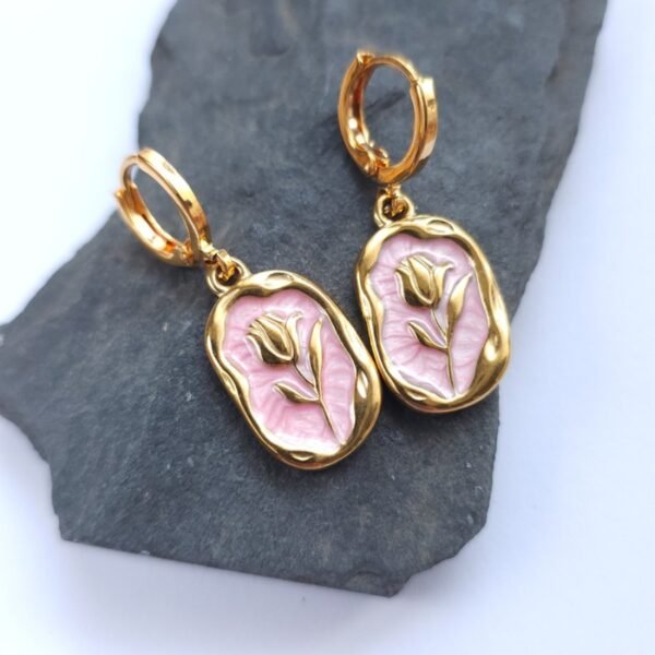 ranku darbo papuosalai