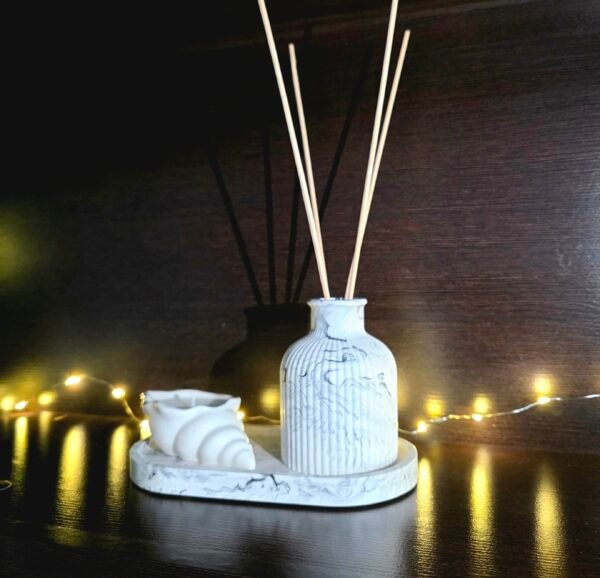 Rankų darbo dovanos interjerui: padėklas, vaza ir žvakė