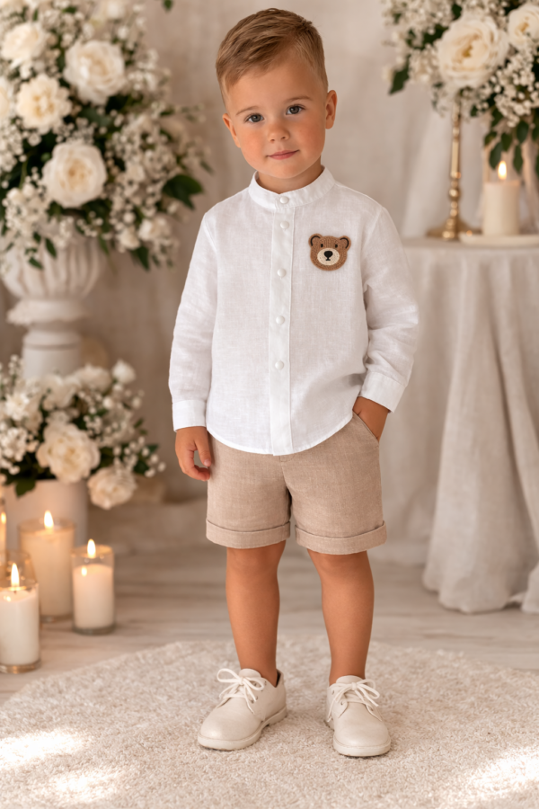 Kostiumas su pasirenkamos spalvos šortais, baltais marškiniais