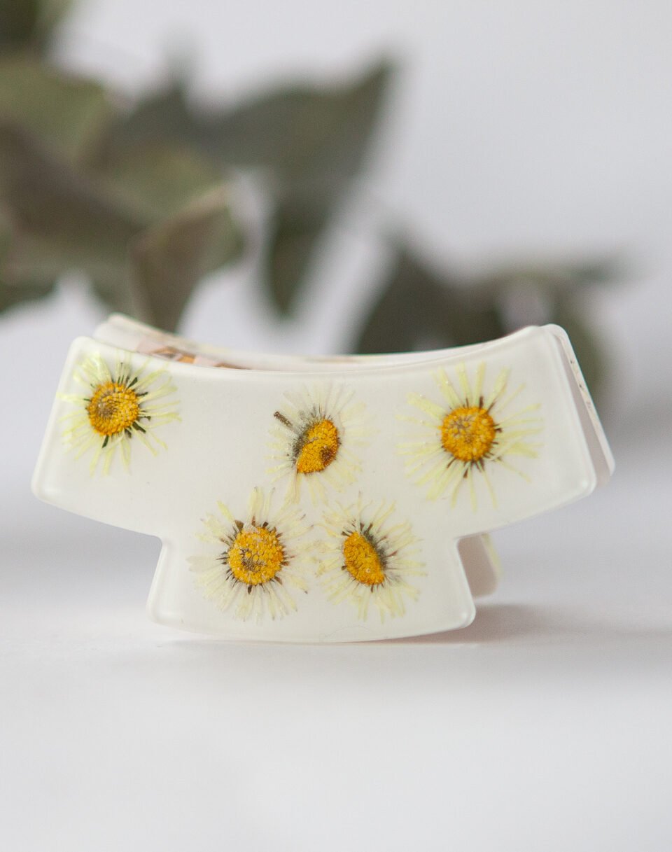 Rankų darbo plaukų segtukas su ramunėmis - Image 2