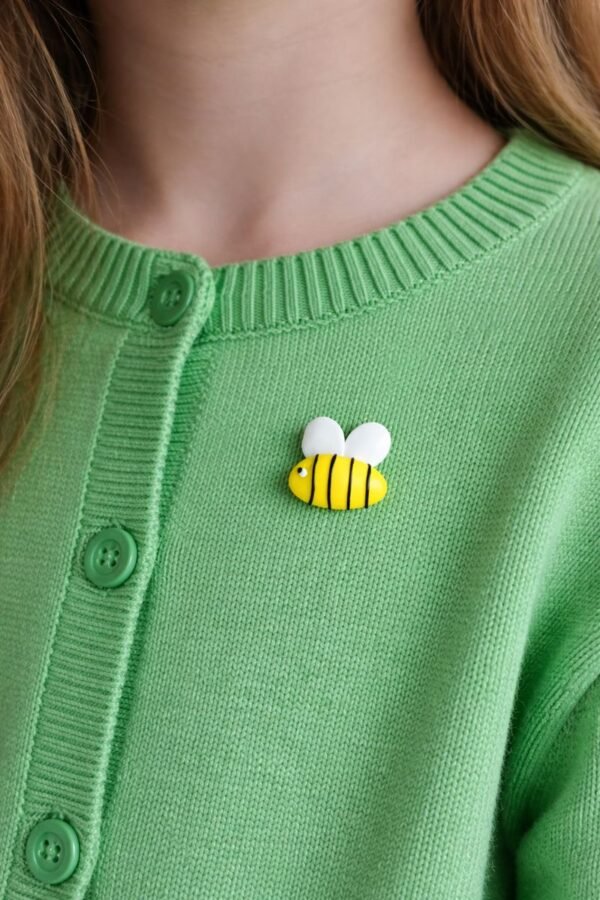 Maža, žaisminga rankų darbo sagė „Bitutė“