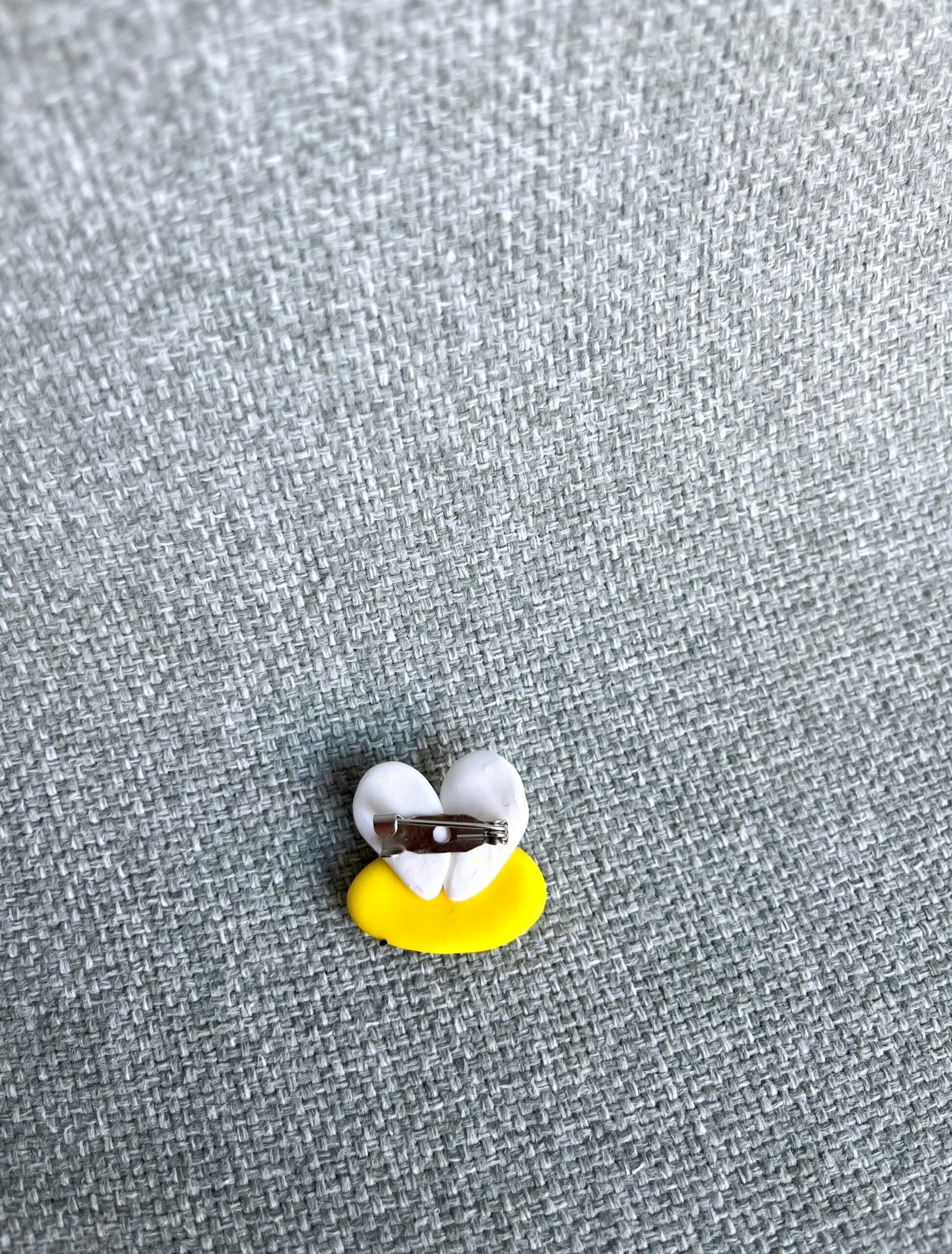 Maža, žaisminga rankų darbo sagė „Bitutė“ - Image 5