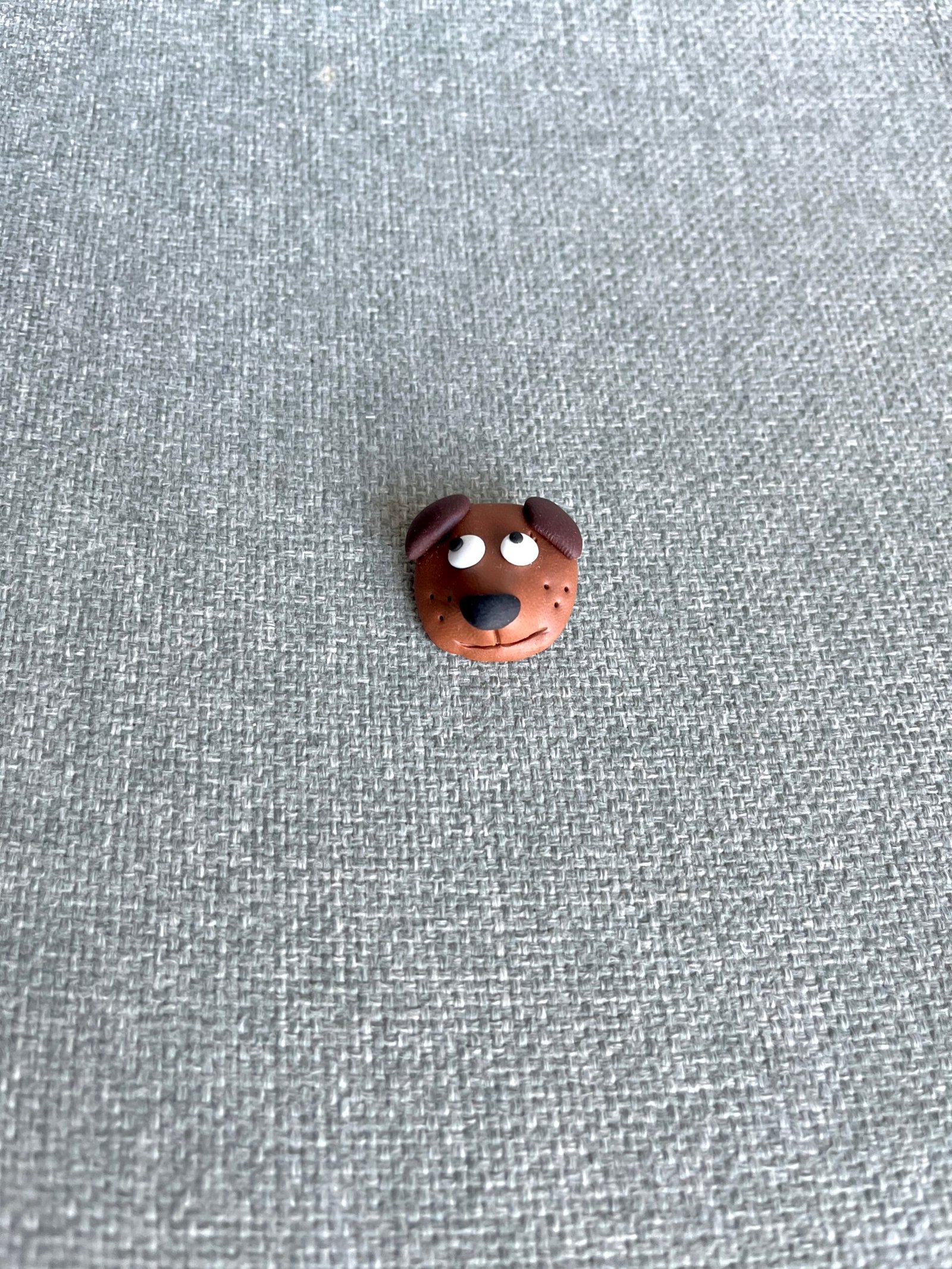 Žaisminga rankų darbo sagė „Šuniukas“ - Image 3