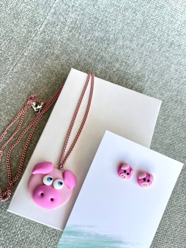 ranku darbo kiaulytes