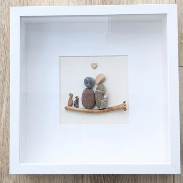 Rankų darbo paveikslėlis iš akmenukų