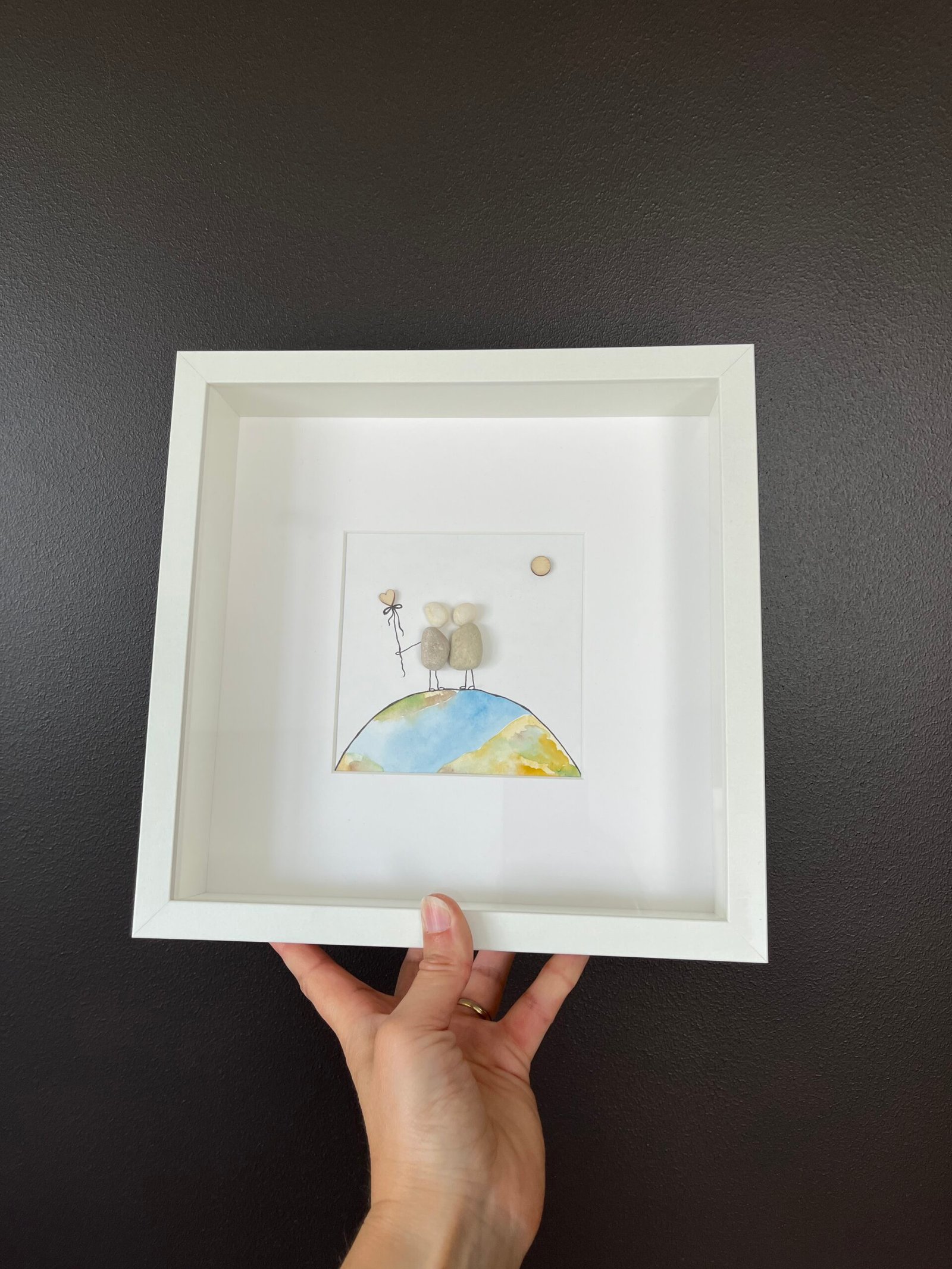 Rankų darbo paveikslėlis „Meilė – didesnė nei pasaulis“ - Image 5