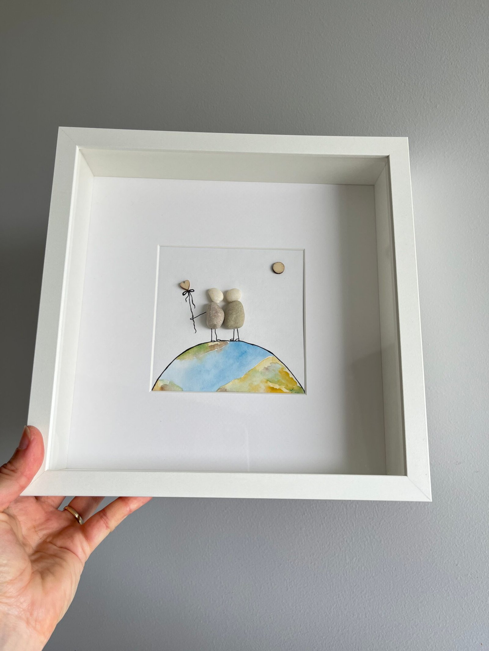 Rankų darbo paveikslėlis „Meilė – didesnė nei pasaulis“ - Image 3