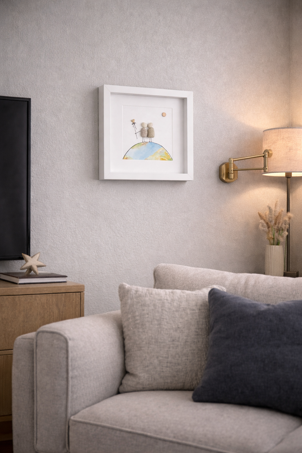 Rankų darbo paveikslėlis „Meilė – didesnė nei pasaulis“ - Image 2