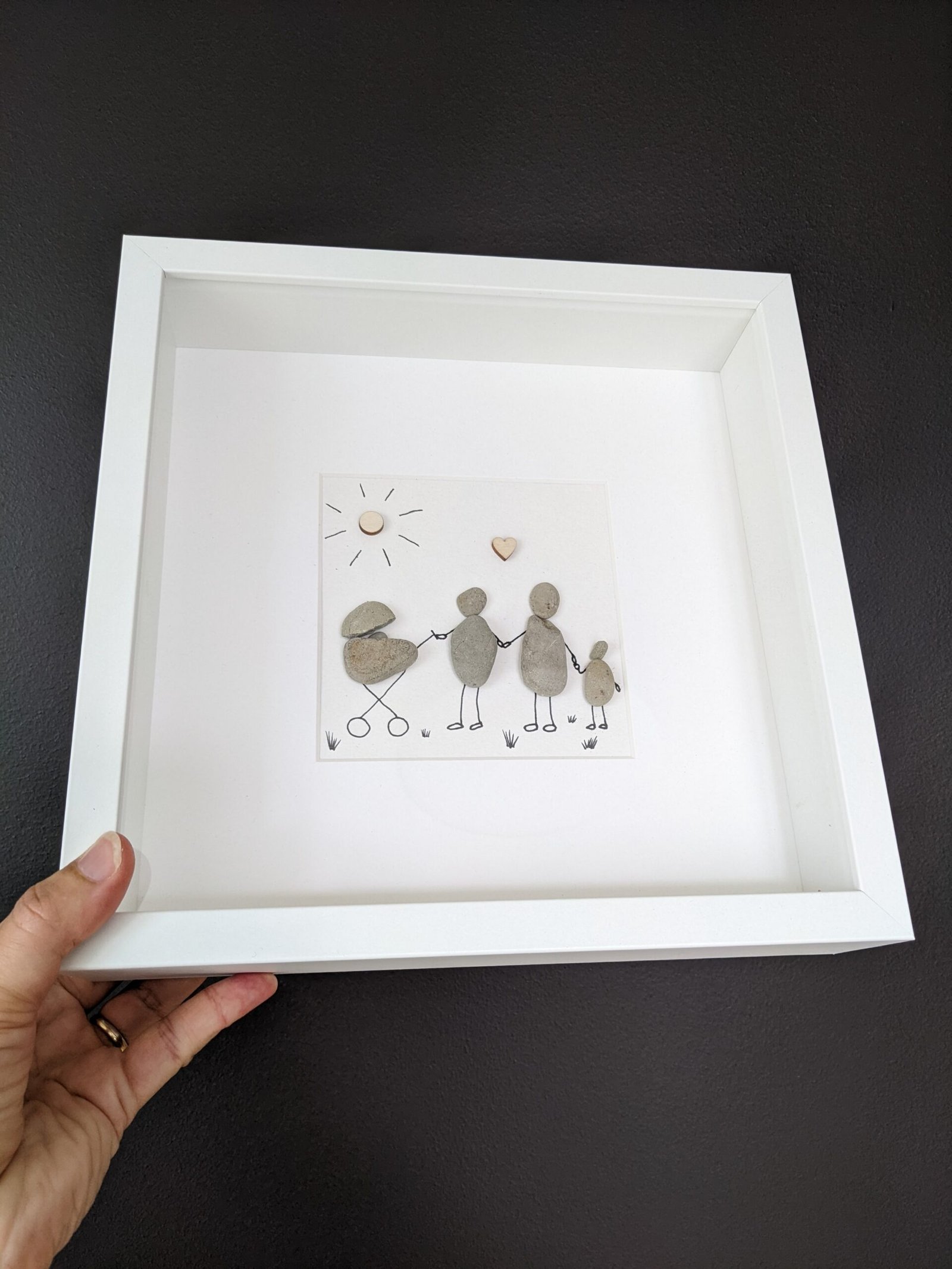 Rankų darbo paveikslėlis „Šeima“ - Image 3