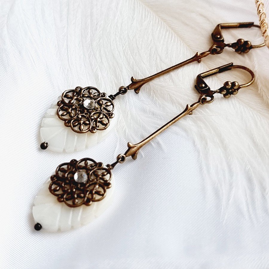 Rankų darbo vintažiniai auskarai „White Leaves“ - Image 2