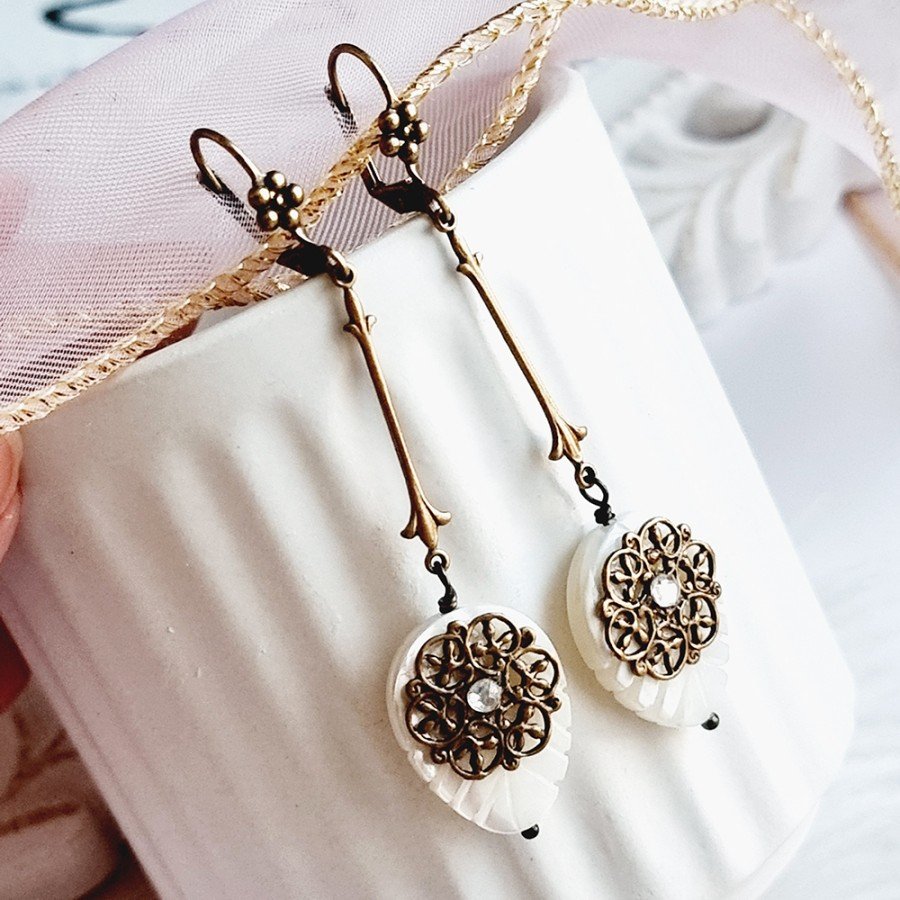 ranku darbo auskarai