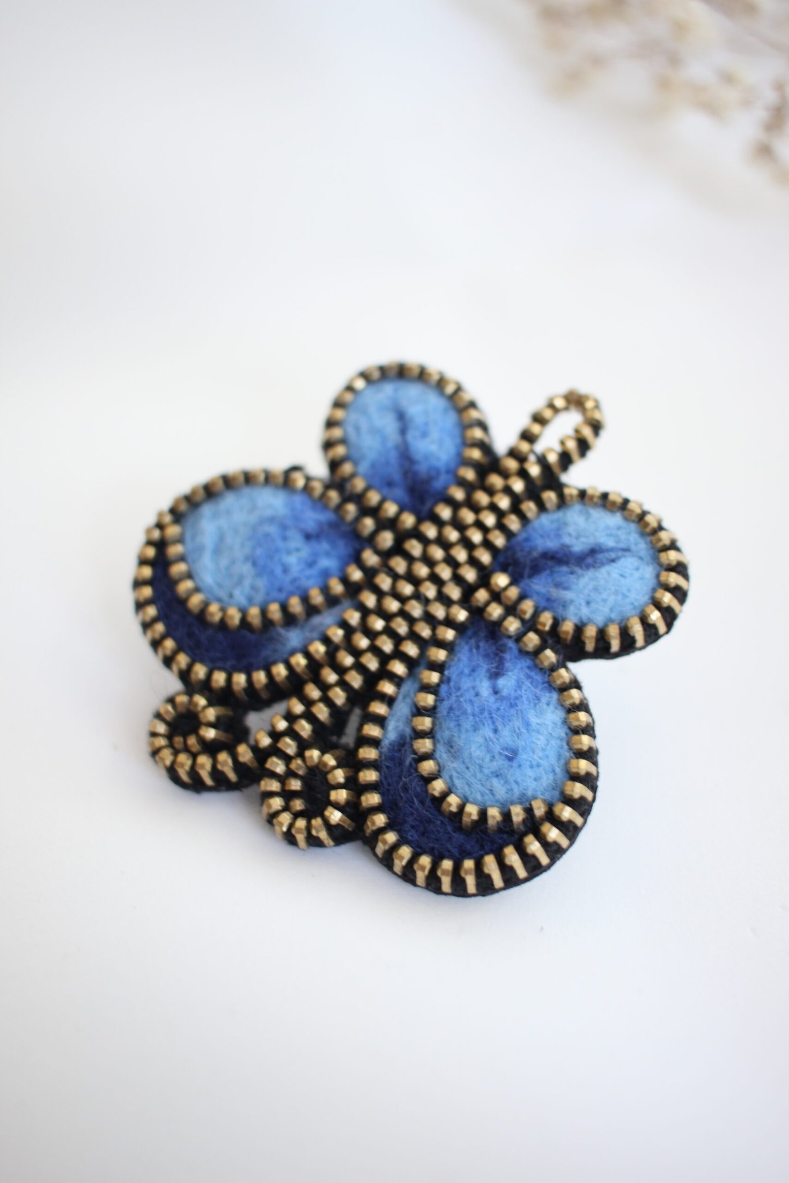 Drugelio formos rankų darbo sagė - Image 3