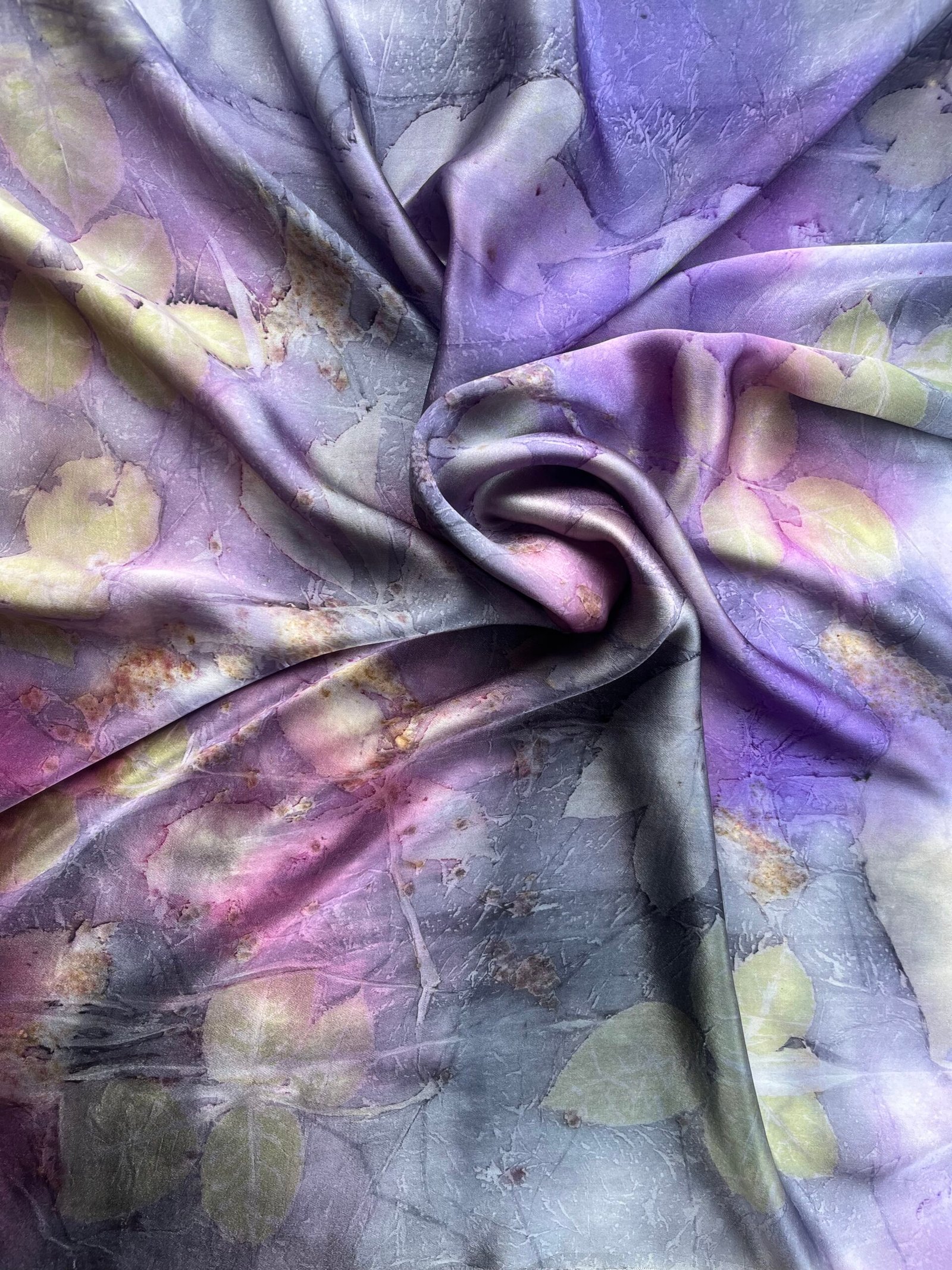 Skara iš natūralaus šilko „Violetinė rūko pilkuma" - Image 2