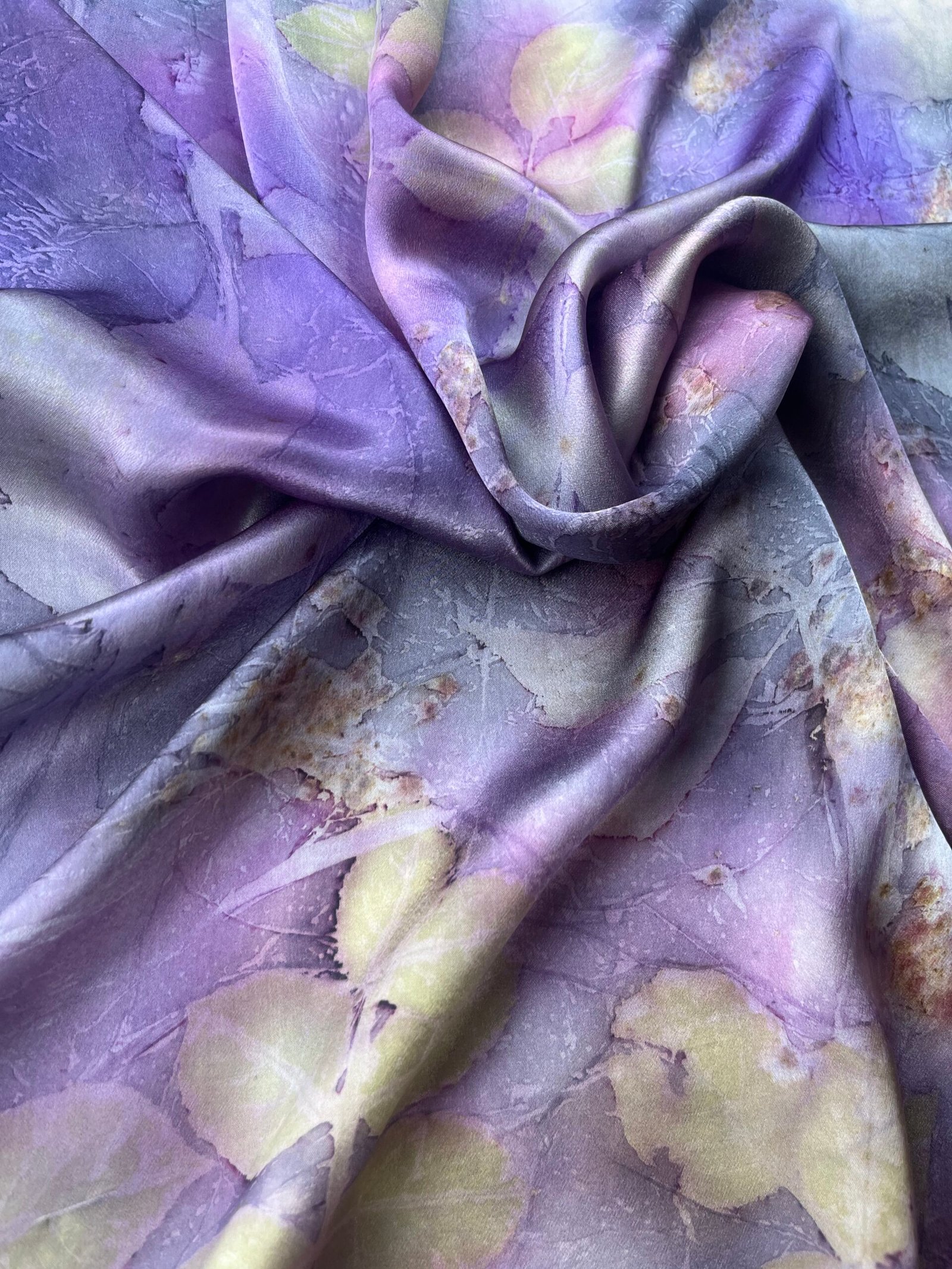 Skara iš natūralaus šilko „Violetinė rūko pilkuma" - Image 4