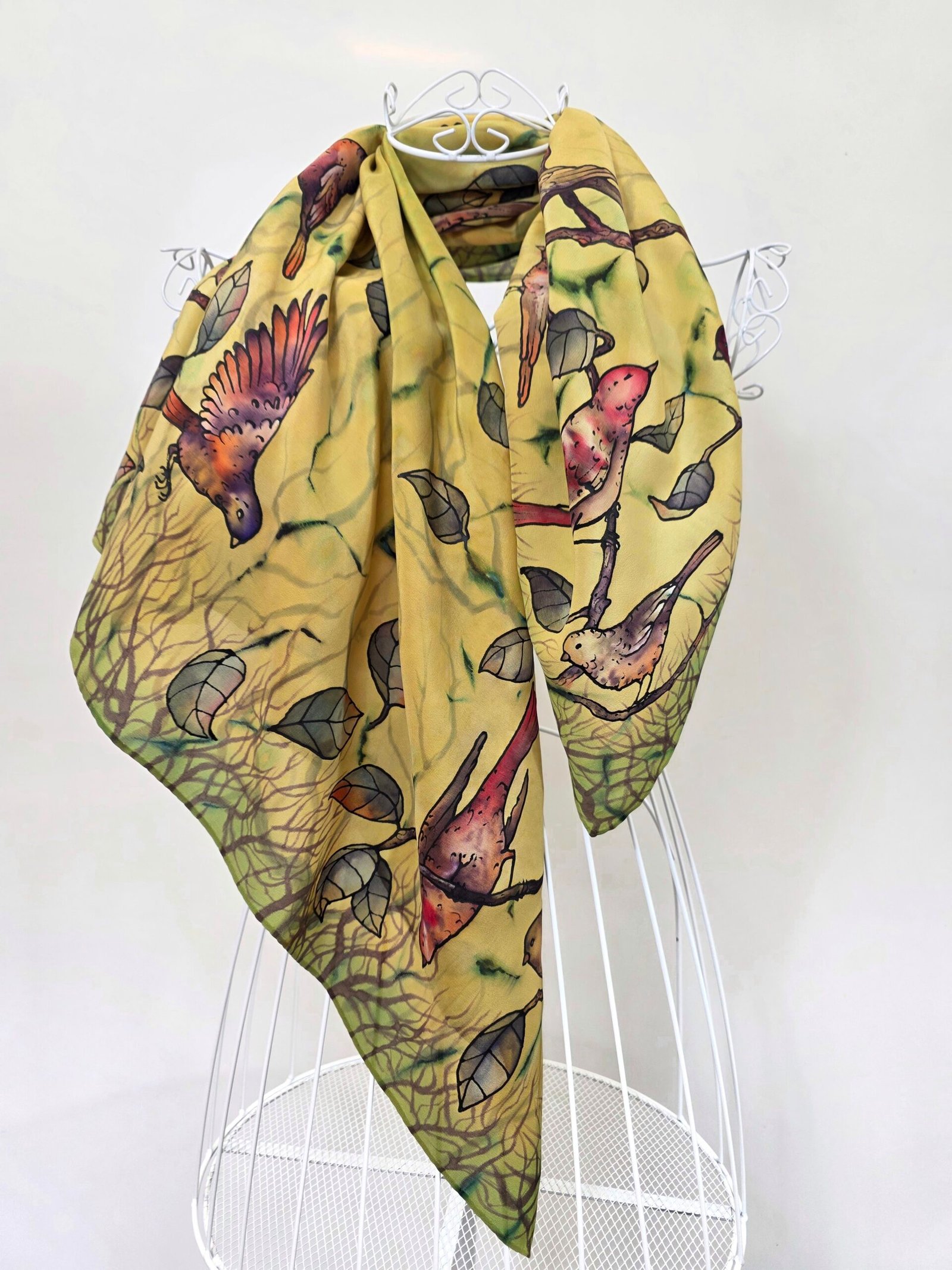 Tapyta natūralaus šilko skara „Saulėtas čiulbėjimas“ - Image 4